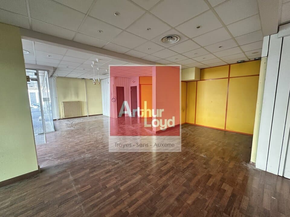 Local commercial · 83 m² · Achat des murs — photo 3