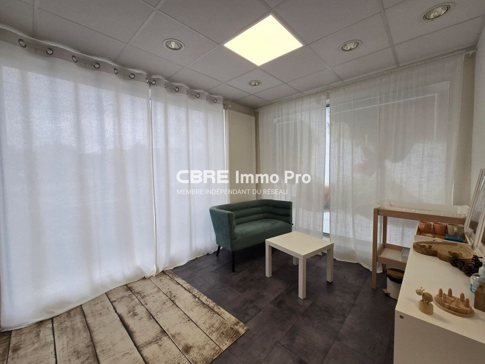 Local commercial 70 m² — VIENNE — photo 1