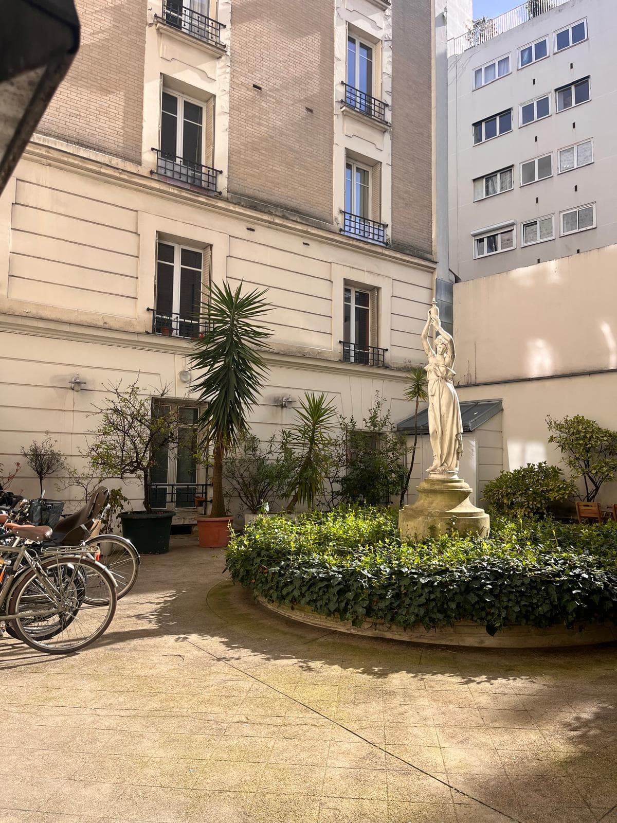 Local commercial · 38 m² · Achat des murs — photo 1