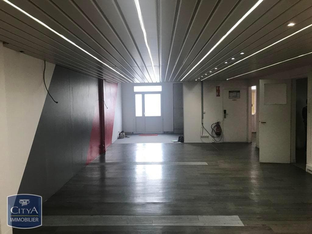 Local commercial · 66 m² · Location — photo 1