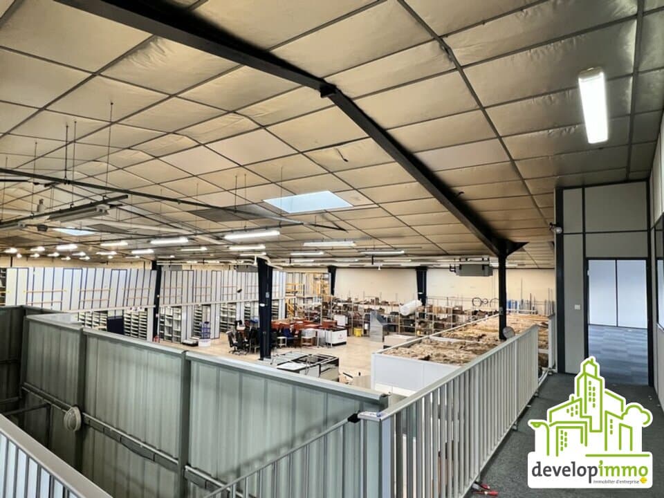 Local commercial · 1812 m² · Location — photo 2