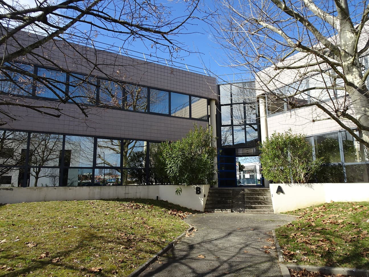 Local commercial 58 m² — LABEGE — photo 1