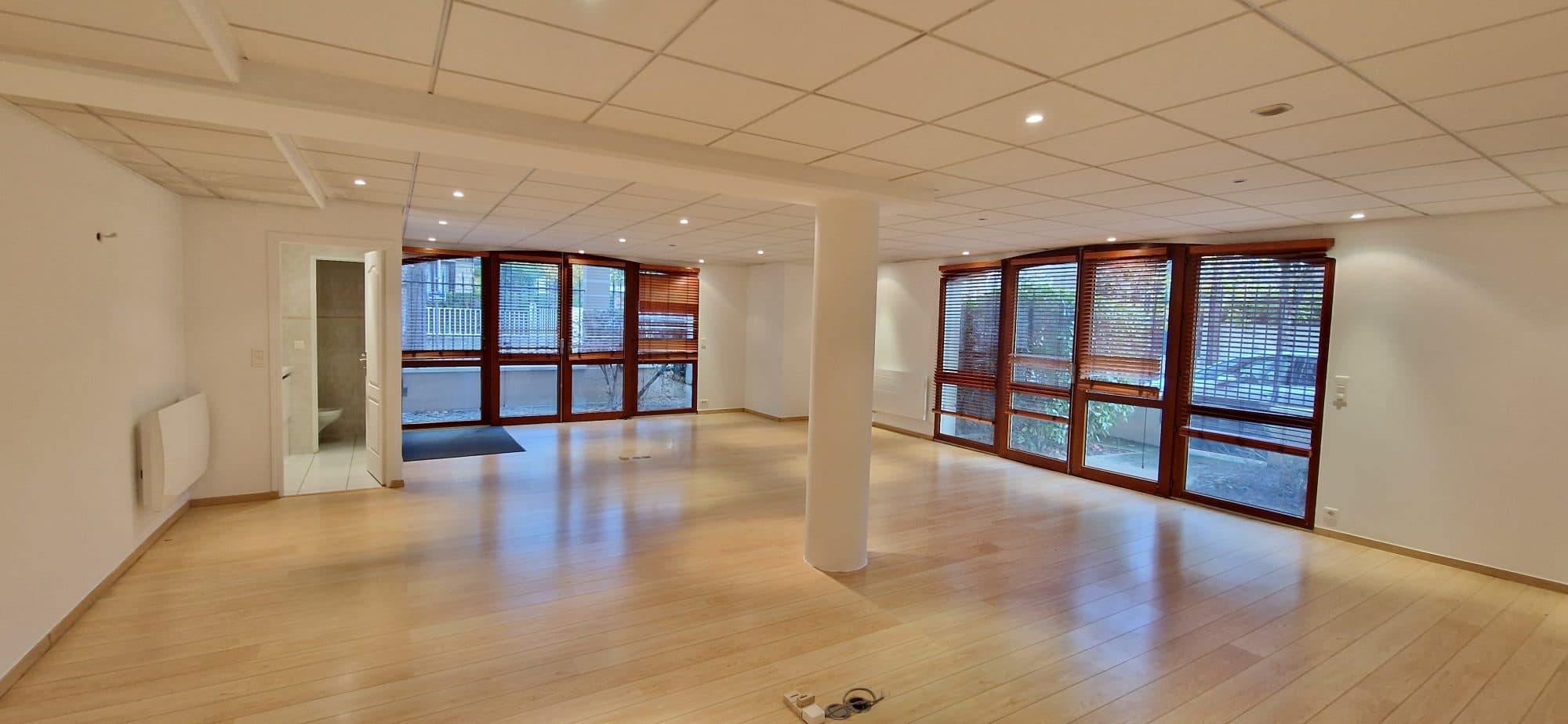 Local commercial · 70 m² · Location — photo 1