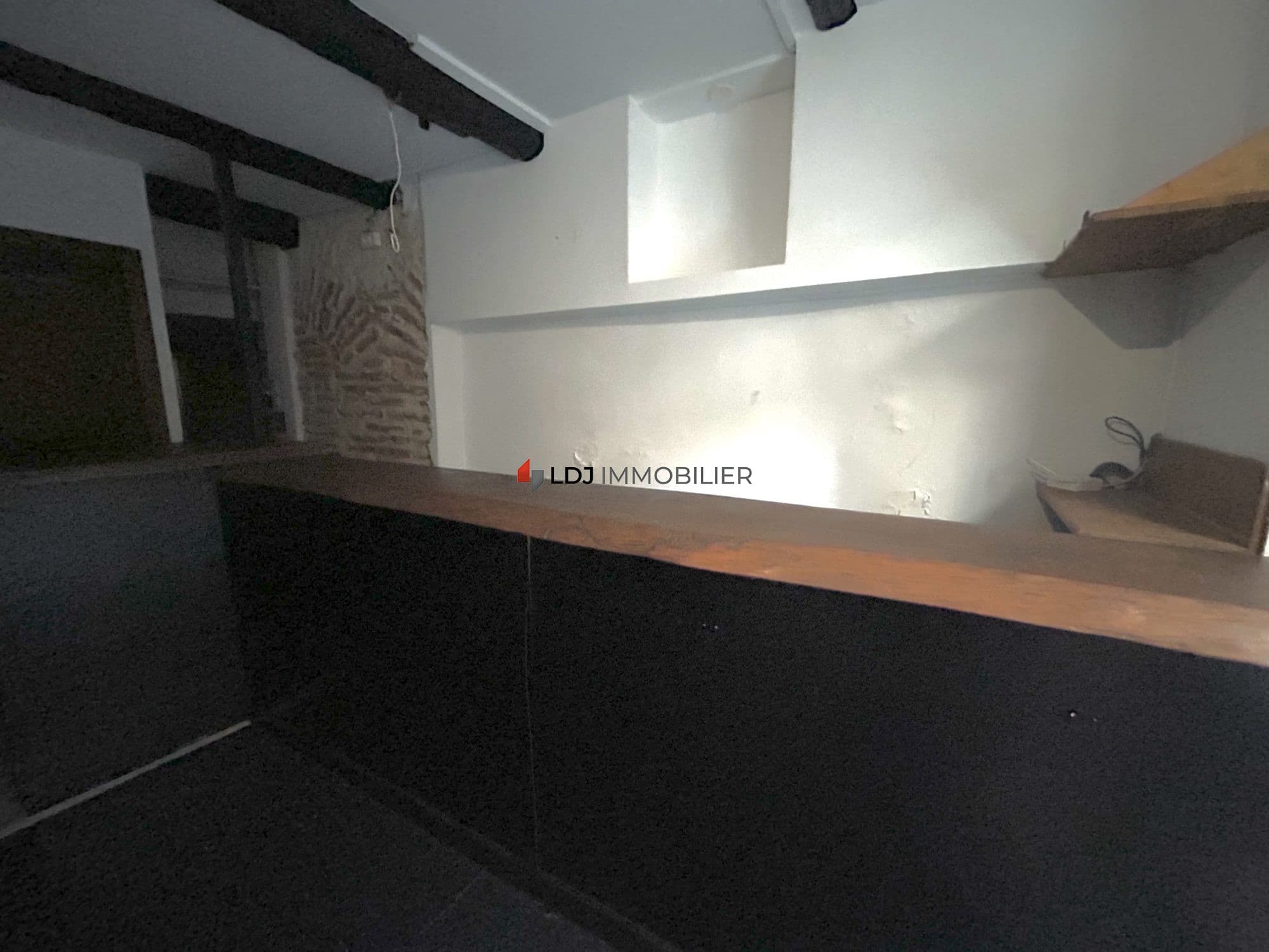 Local commercial · Location — photo 3