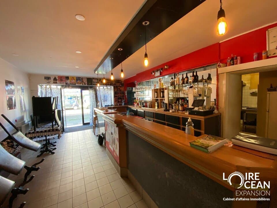 Local commercial · 131 m² · Location — photo 2