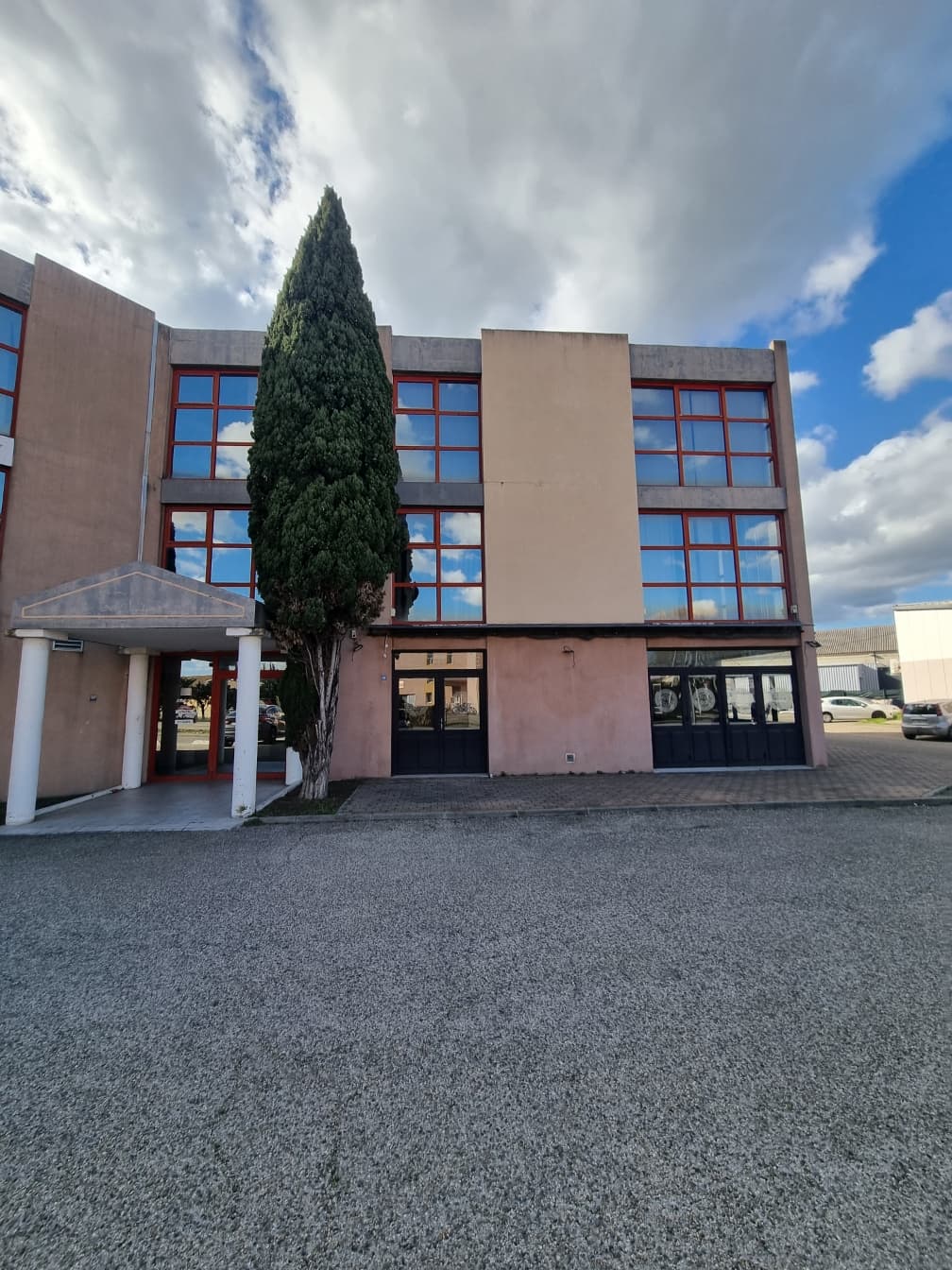 Local commercial 169 m² — ARLES — photo 1