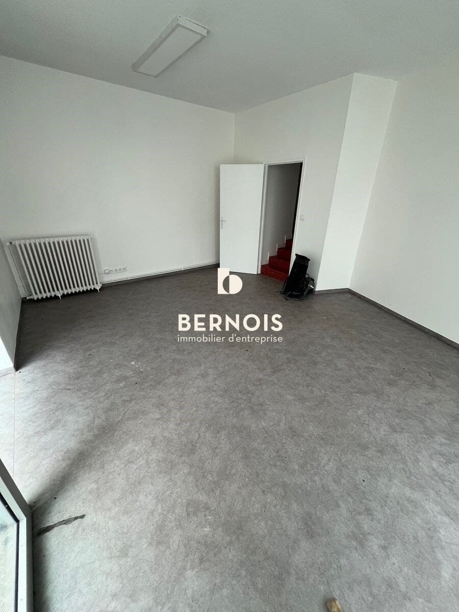 Local commercial · 92 m² · Location — photo 1