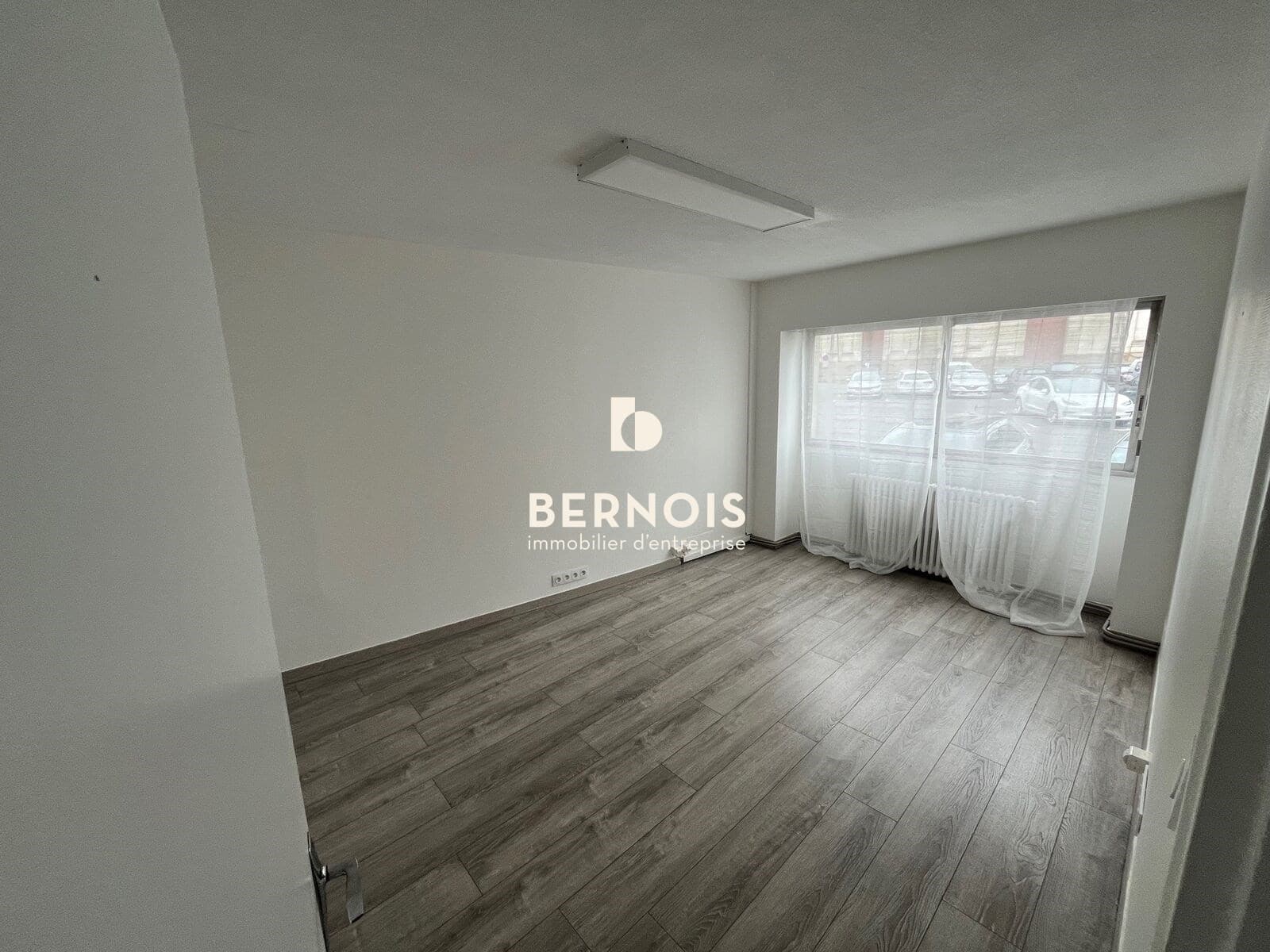 Local commercial · 92 m² · Location — photo 3