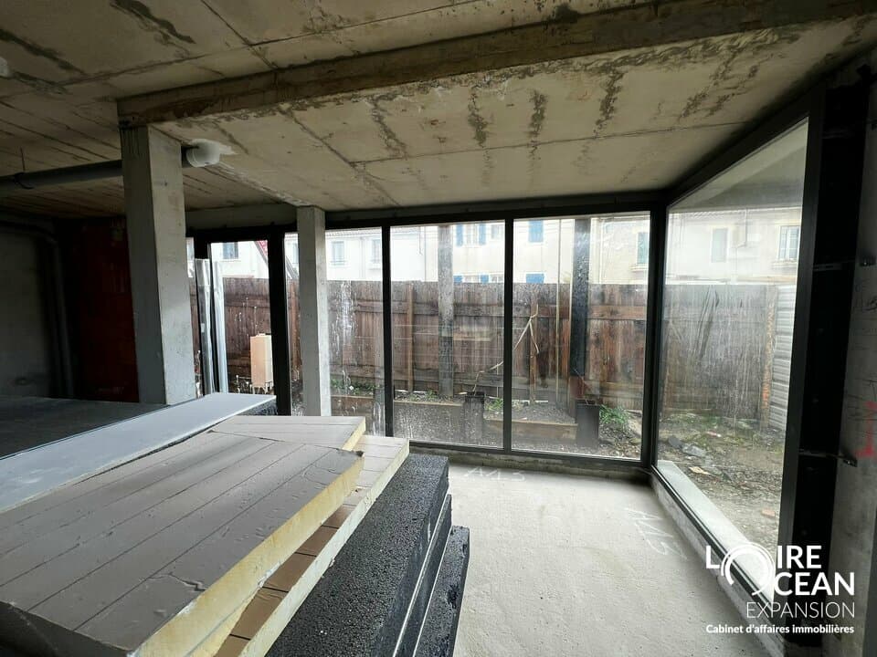 Local commercial · 74 m² · Location — photo 3