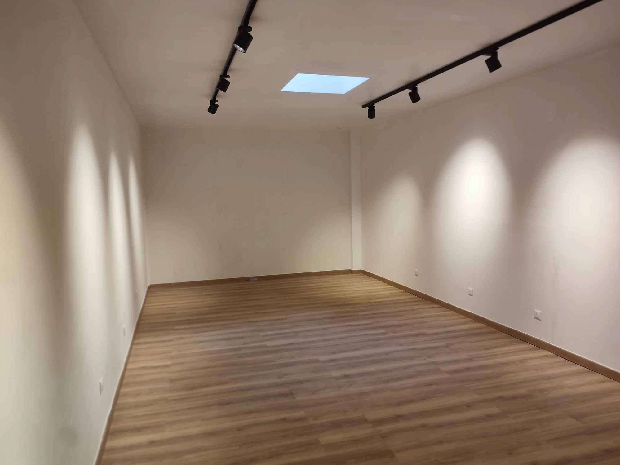 Local commercial · 79 m² · Location — photo 2