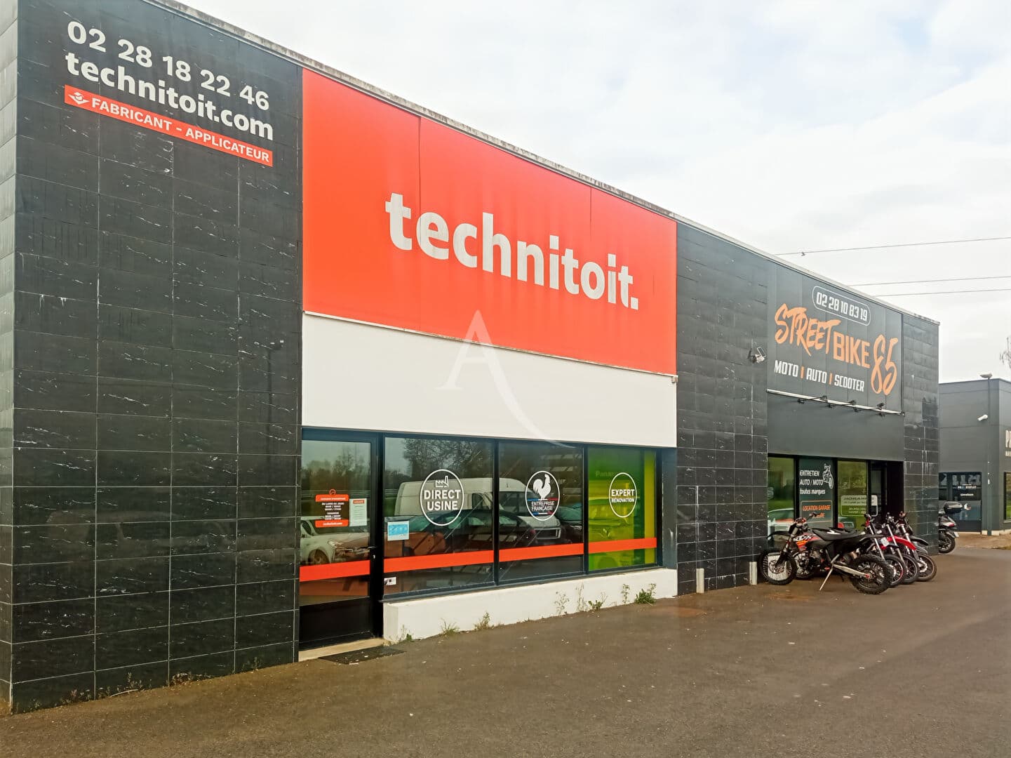 Local commercial — VENDEE — photo 1