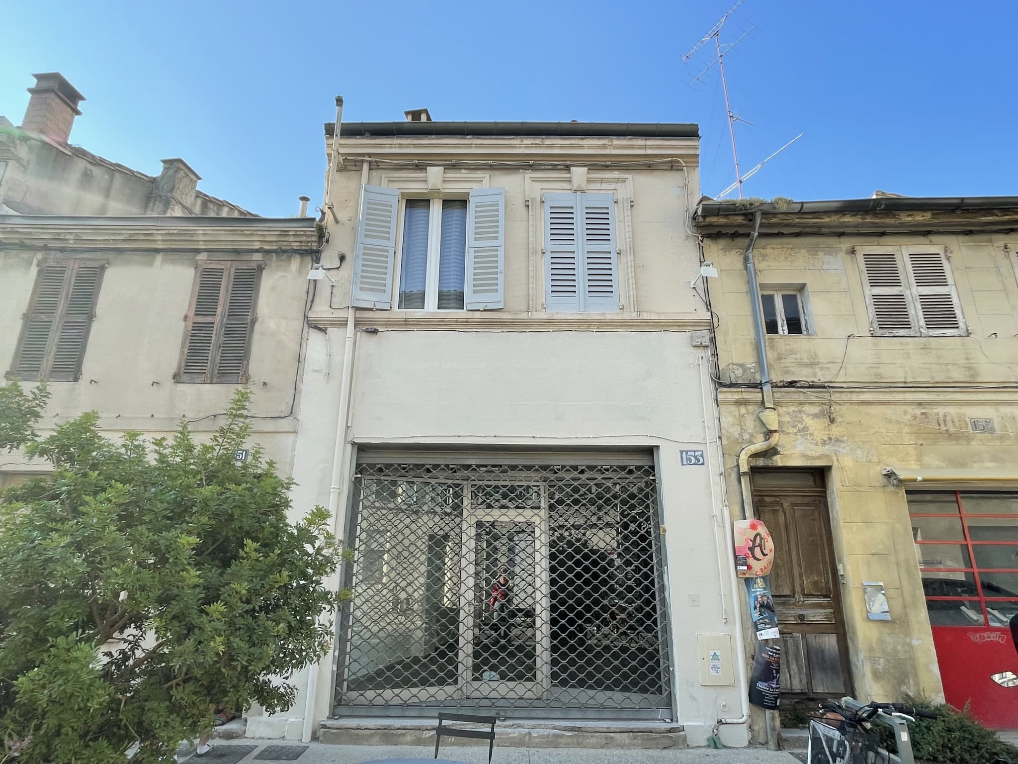 Local commercial 139 m² — AVIGNON — photo 1