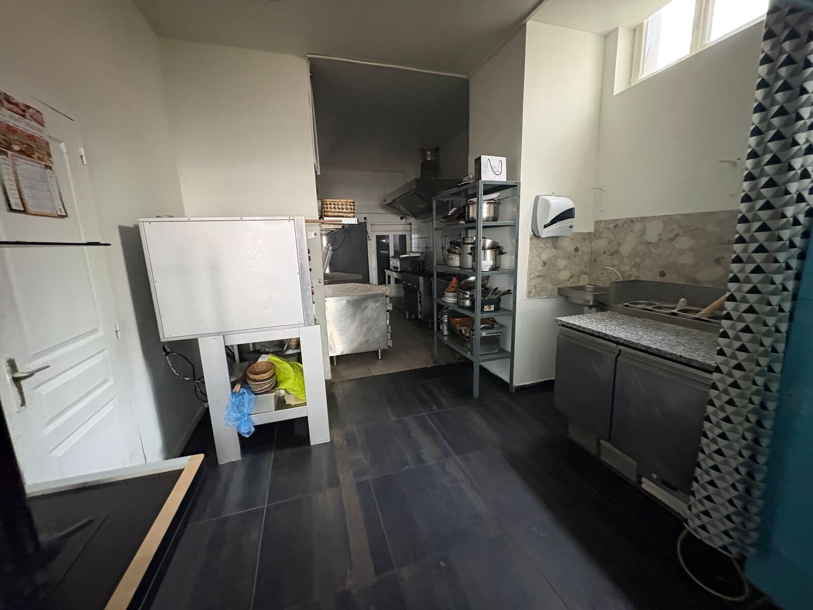 Local commercial · 109 m² · Location — photo 3
