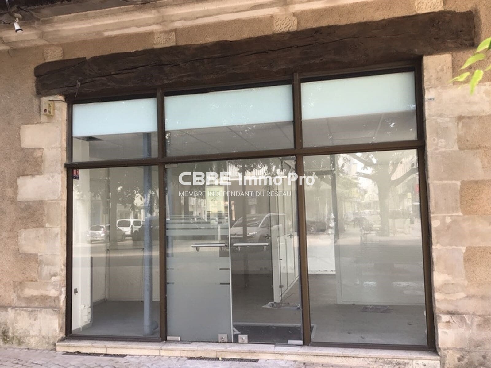 Local commercial 31 m² — VIENNE — photo 1