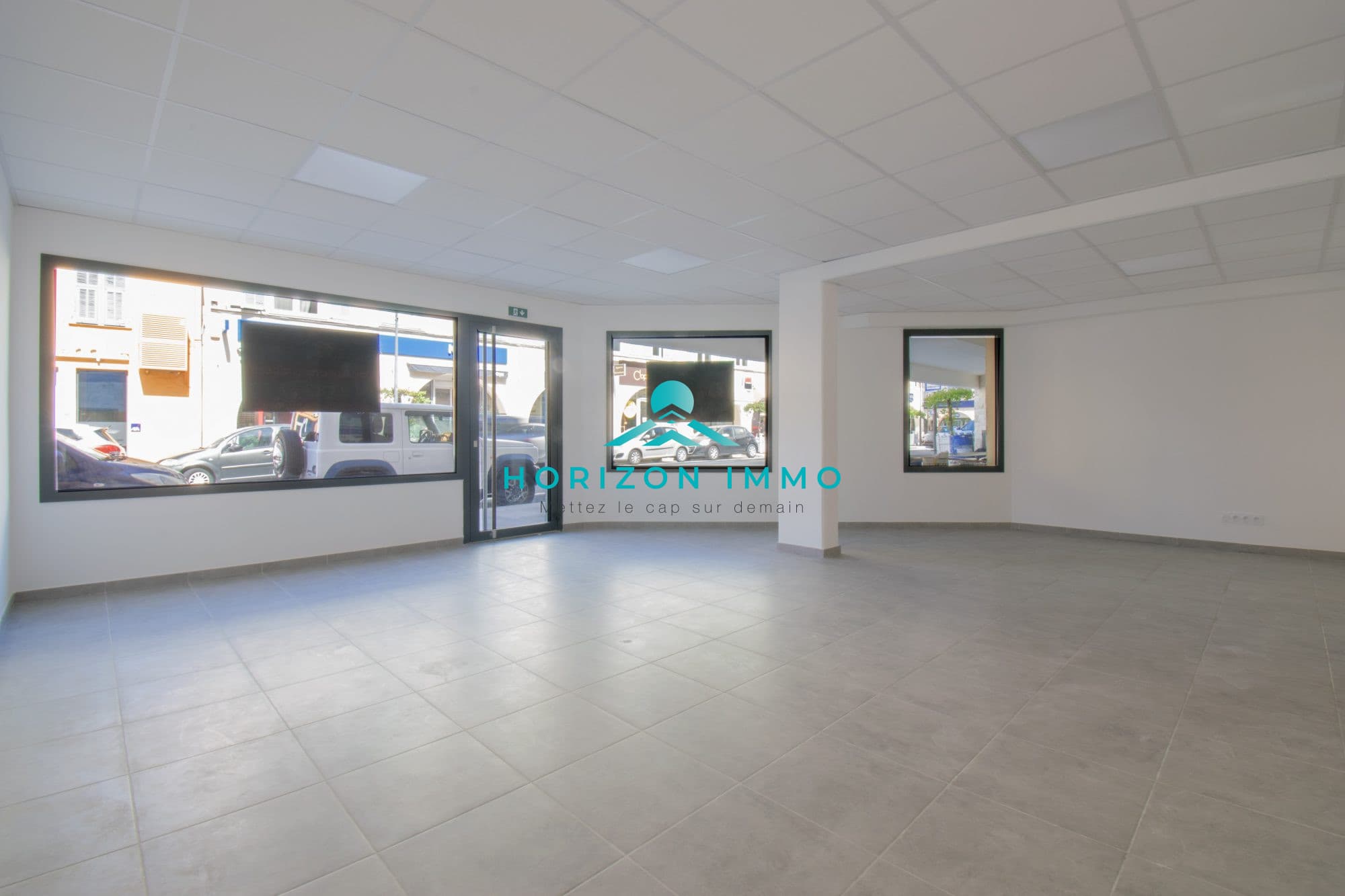Local commercial · 49 m² · Location — photo 1