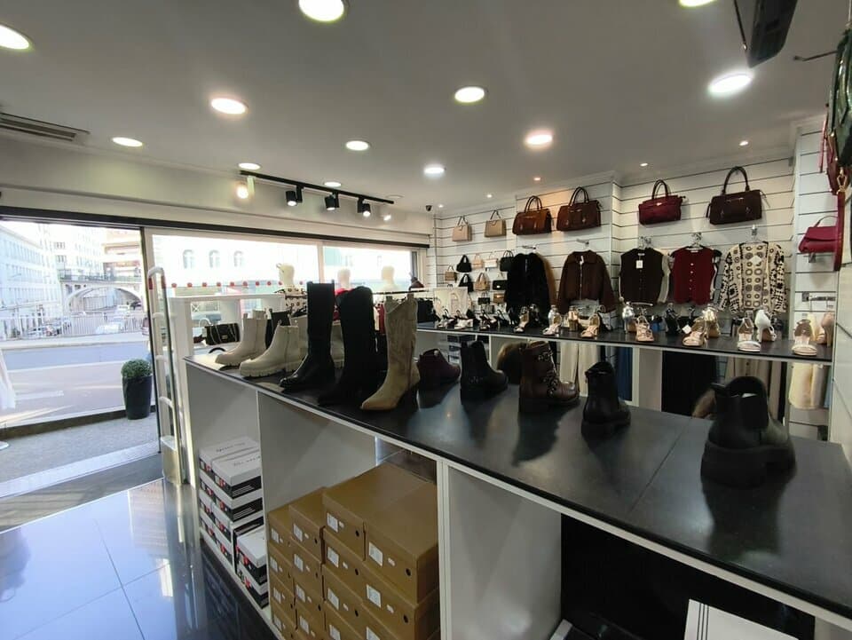 Local commercial · 115 m² · Location — photo 3