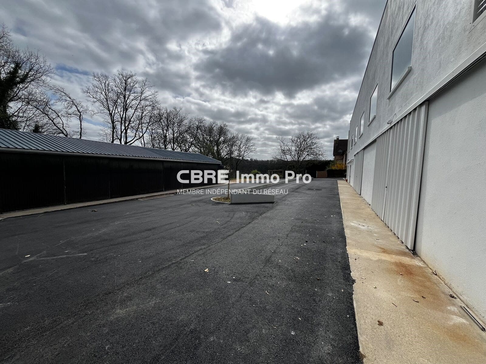 Local commercial 281 m² — VIENNE — photo 1