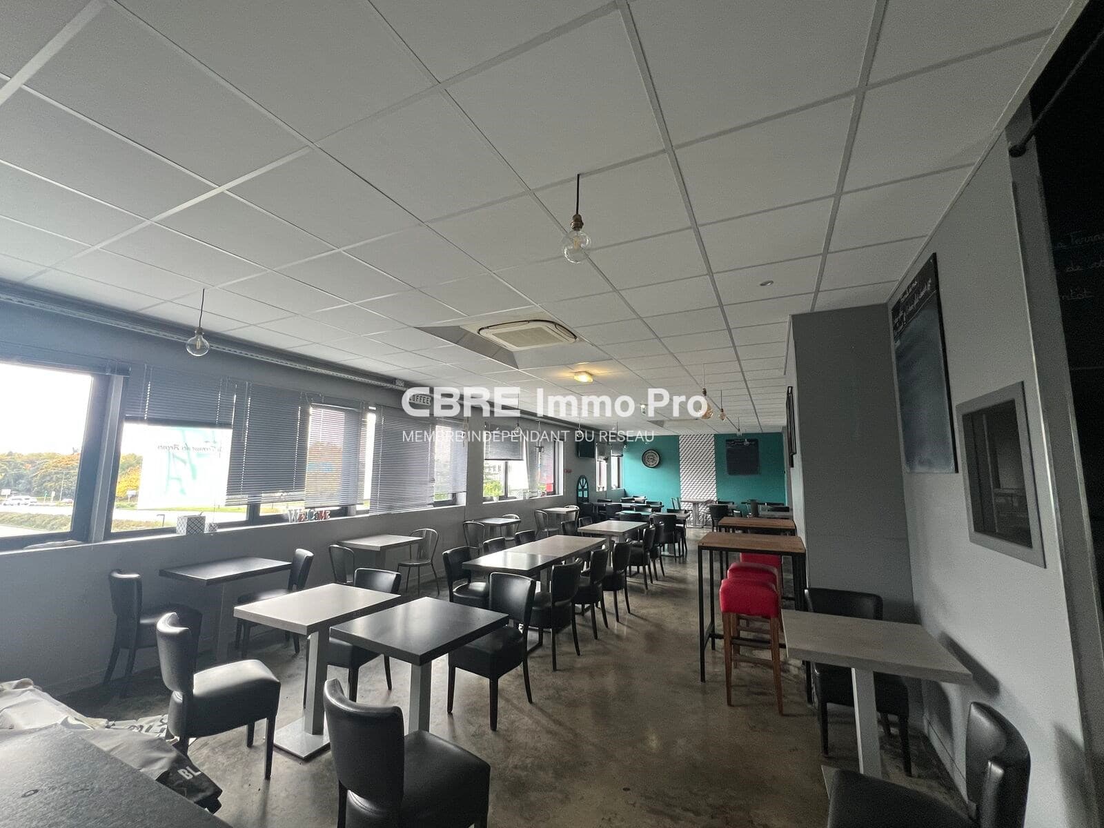 Local commercial 225 m² — VIENNE — photo 1