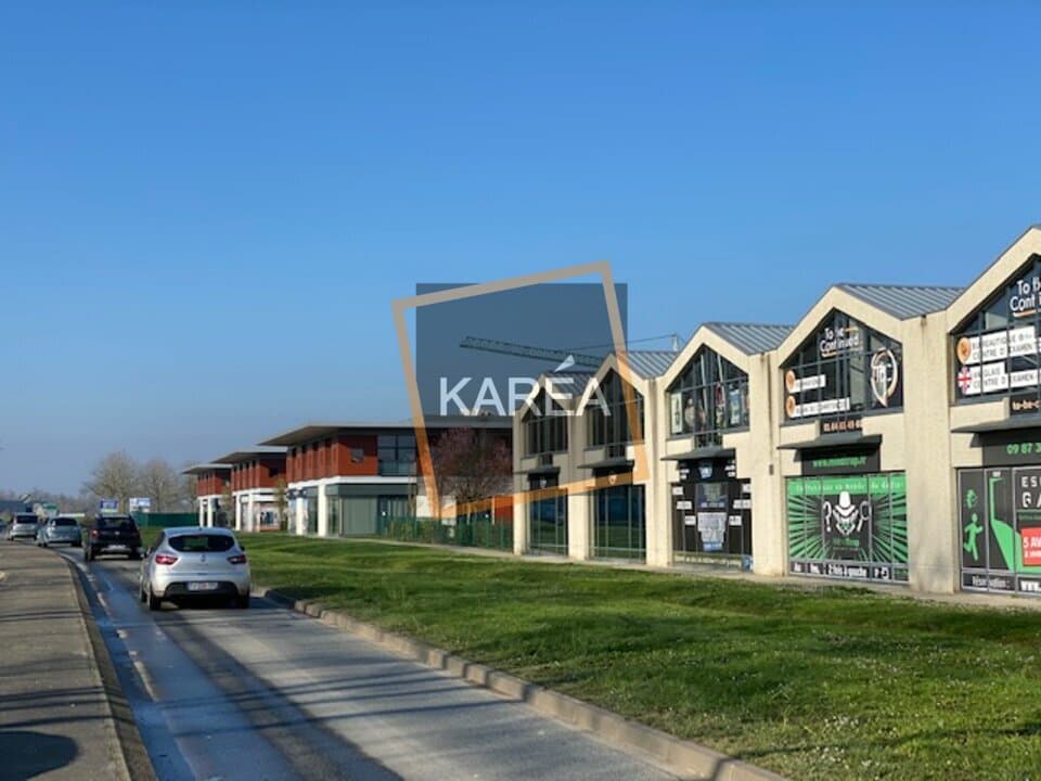 Local commercial · 306 m² · Location — photo 1