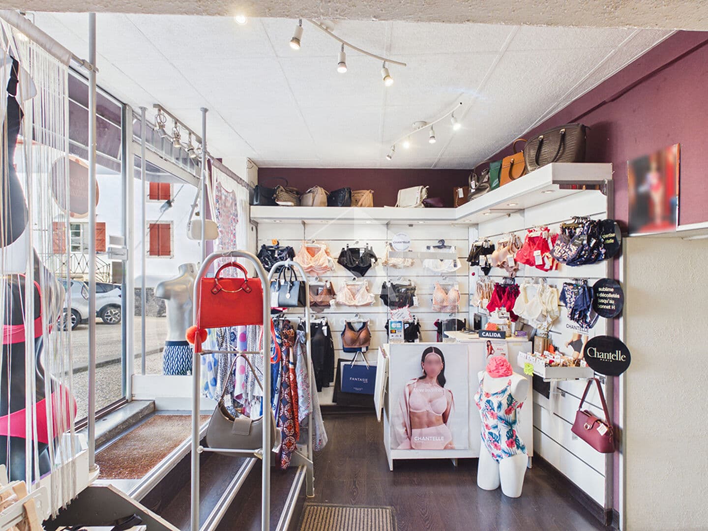 Local commercial 27 m² — PYRENEES ATLANTIQUES — photo 1