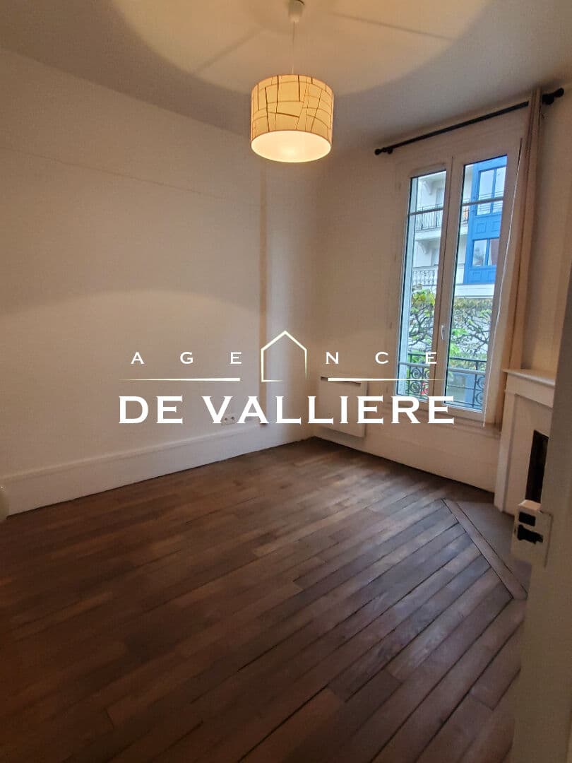 Local commercial — PUTEAUX — photo 1