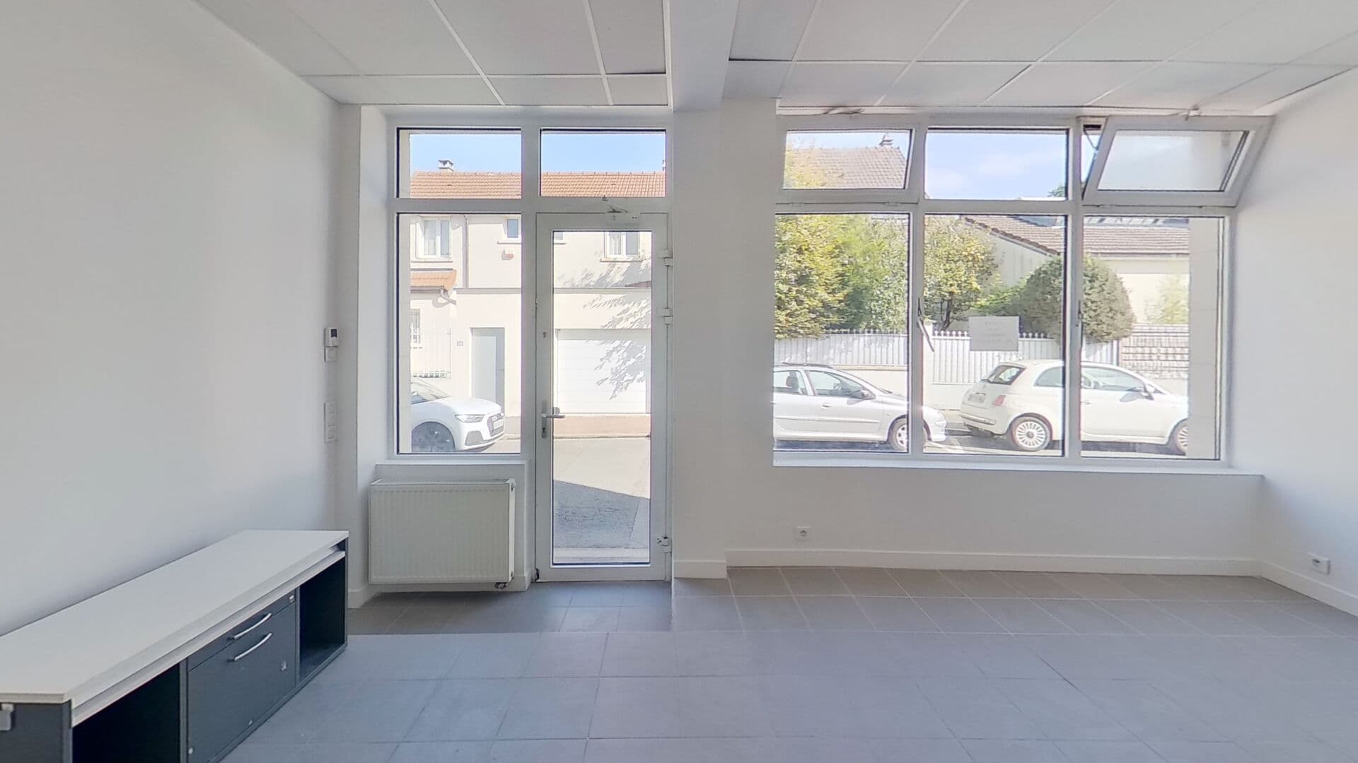 Local commercial 55 m² — HAUTS DE SEINE — photo 1