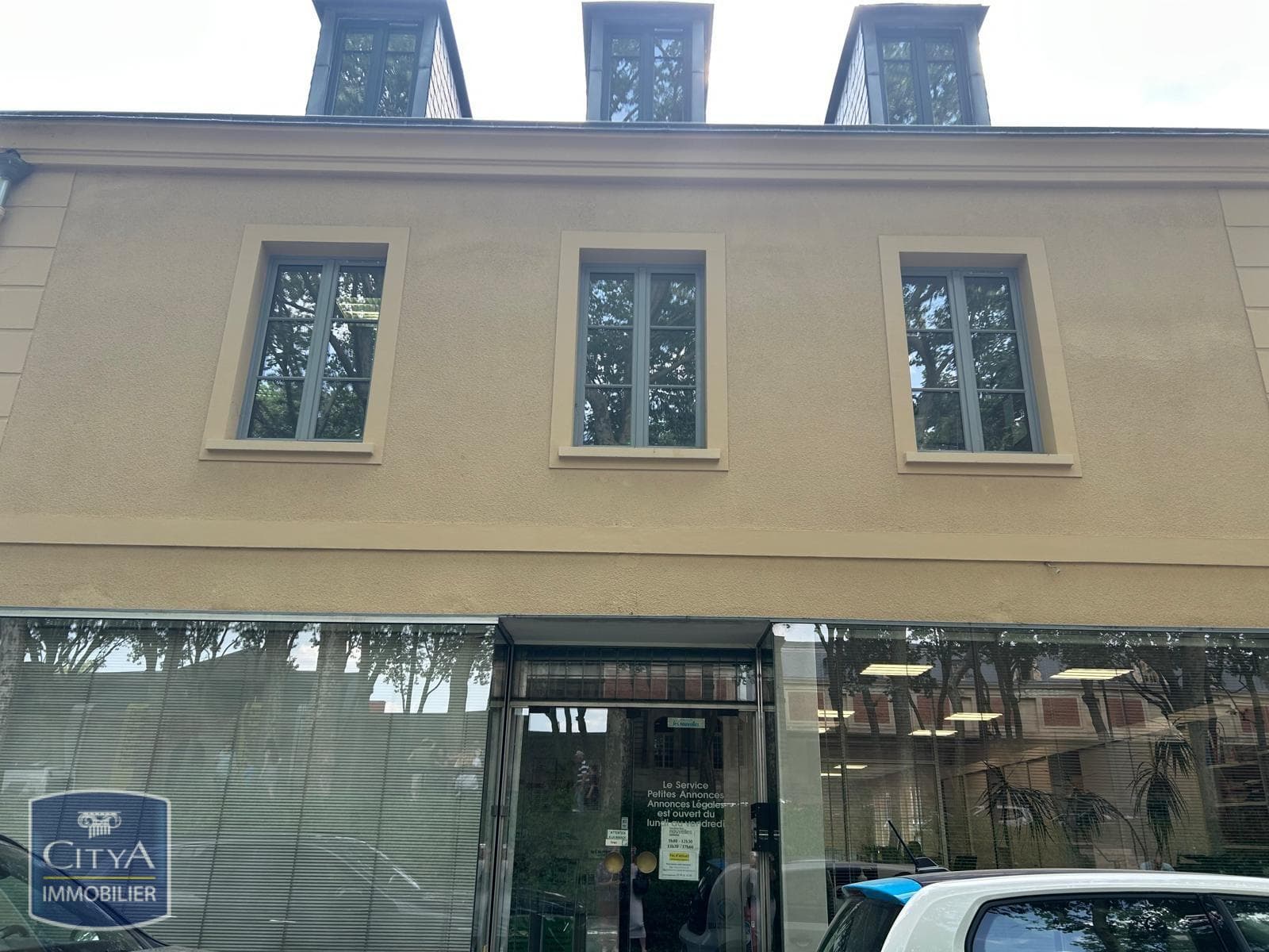 Local commercial — VERSAILLES — photo 1