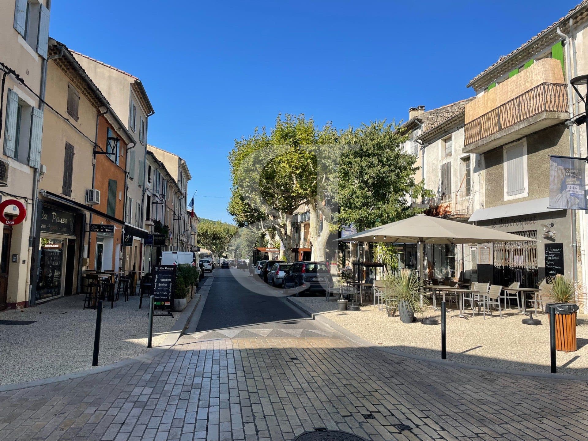 Local commercial 111 m² — VAISON LA ROMAINE — photo 1