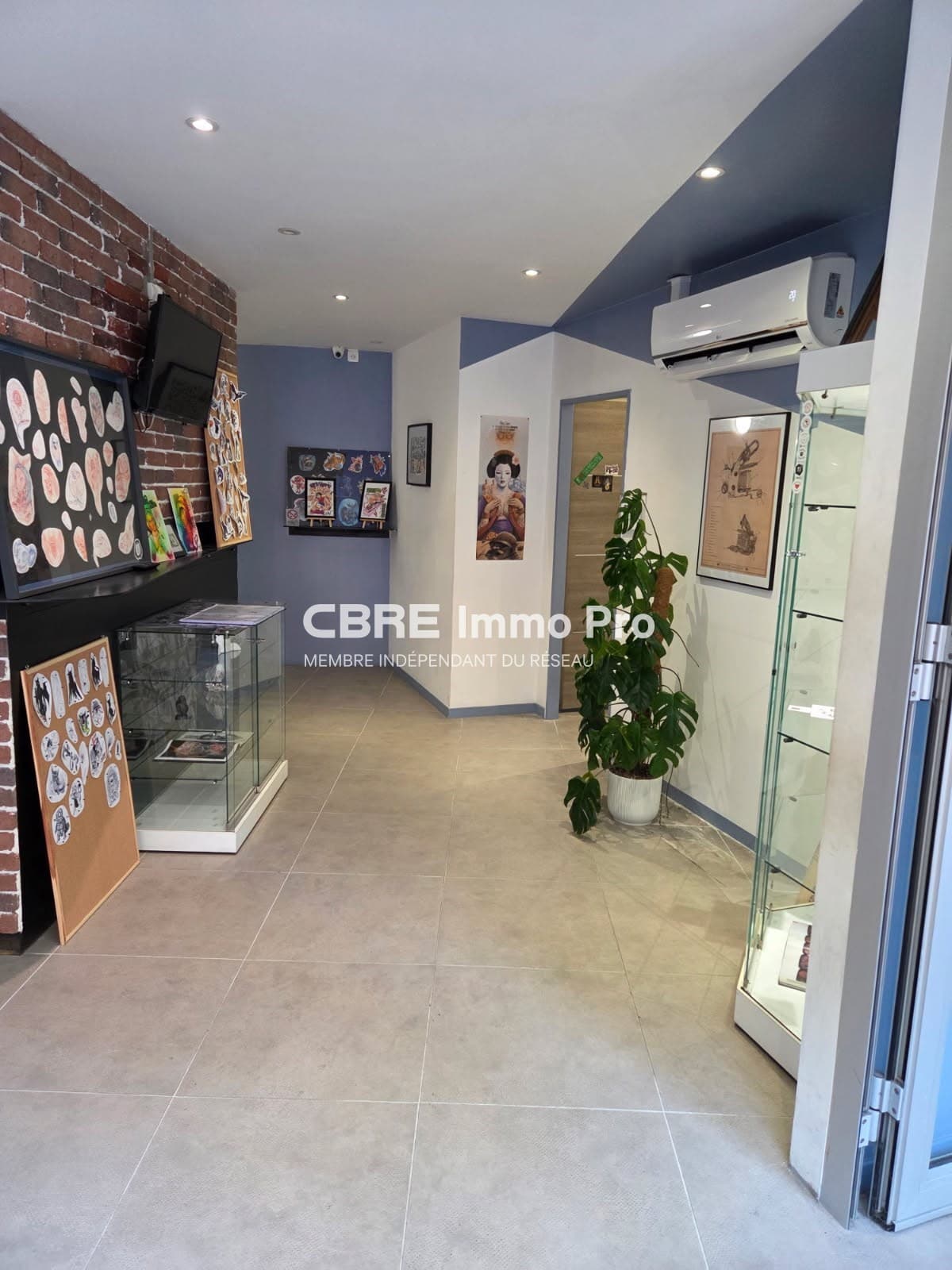 Local commercial 107 m² — VIENNE — photo 1