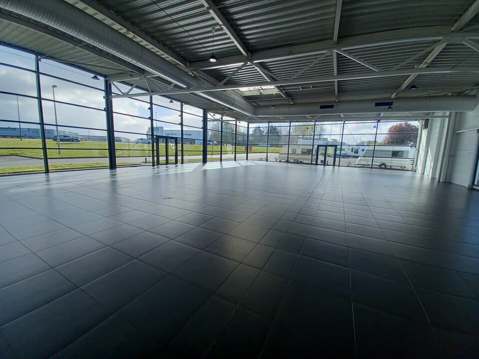 Local commercial · 3313 m² · Achat des murs — photo 1