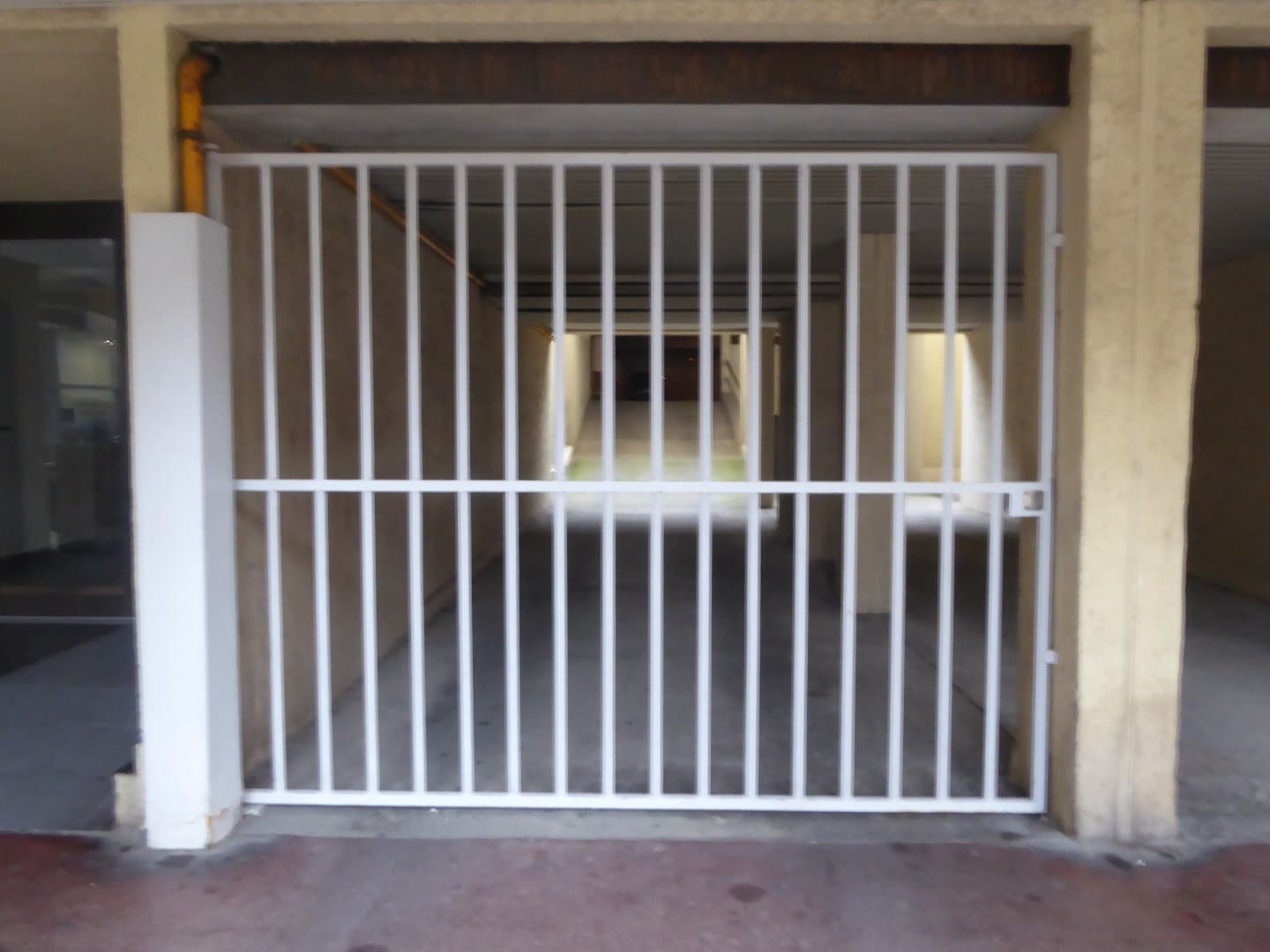 Local commercial — SETE — photo 1