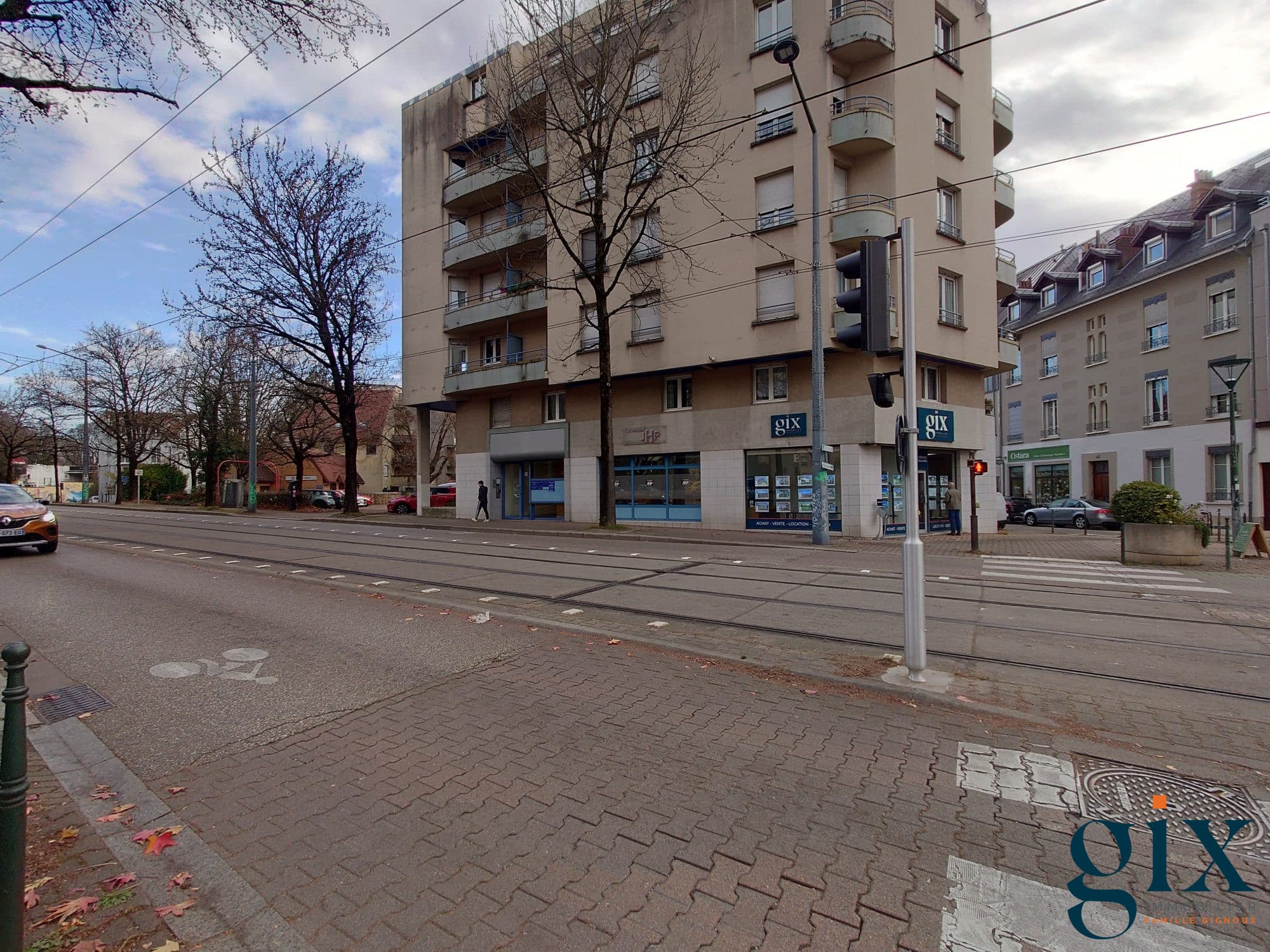 Local commercial 70 m² — GRENOBLE — photo 1