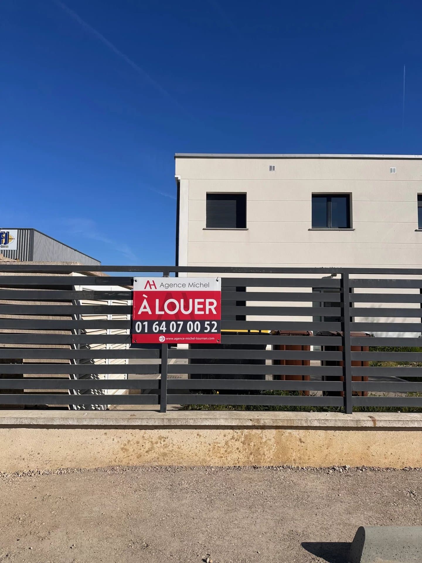 Local commercial · 120 m² · Location — photo 1