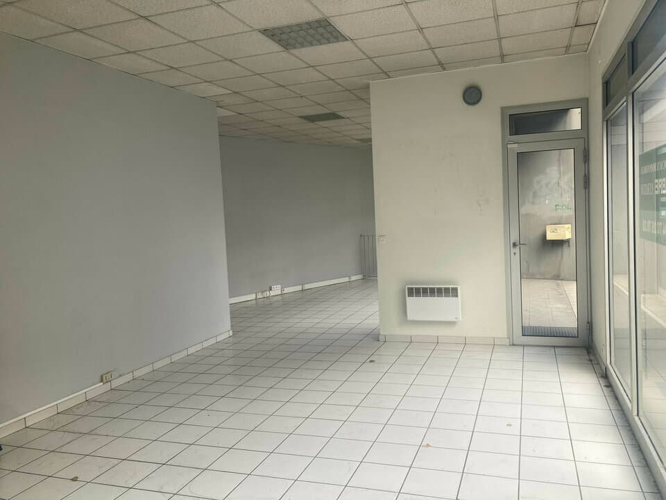 Local commercial · 100 m² · Location — photo 2