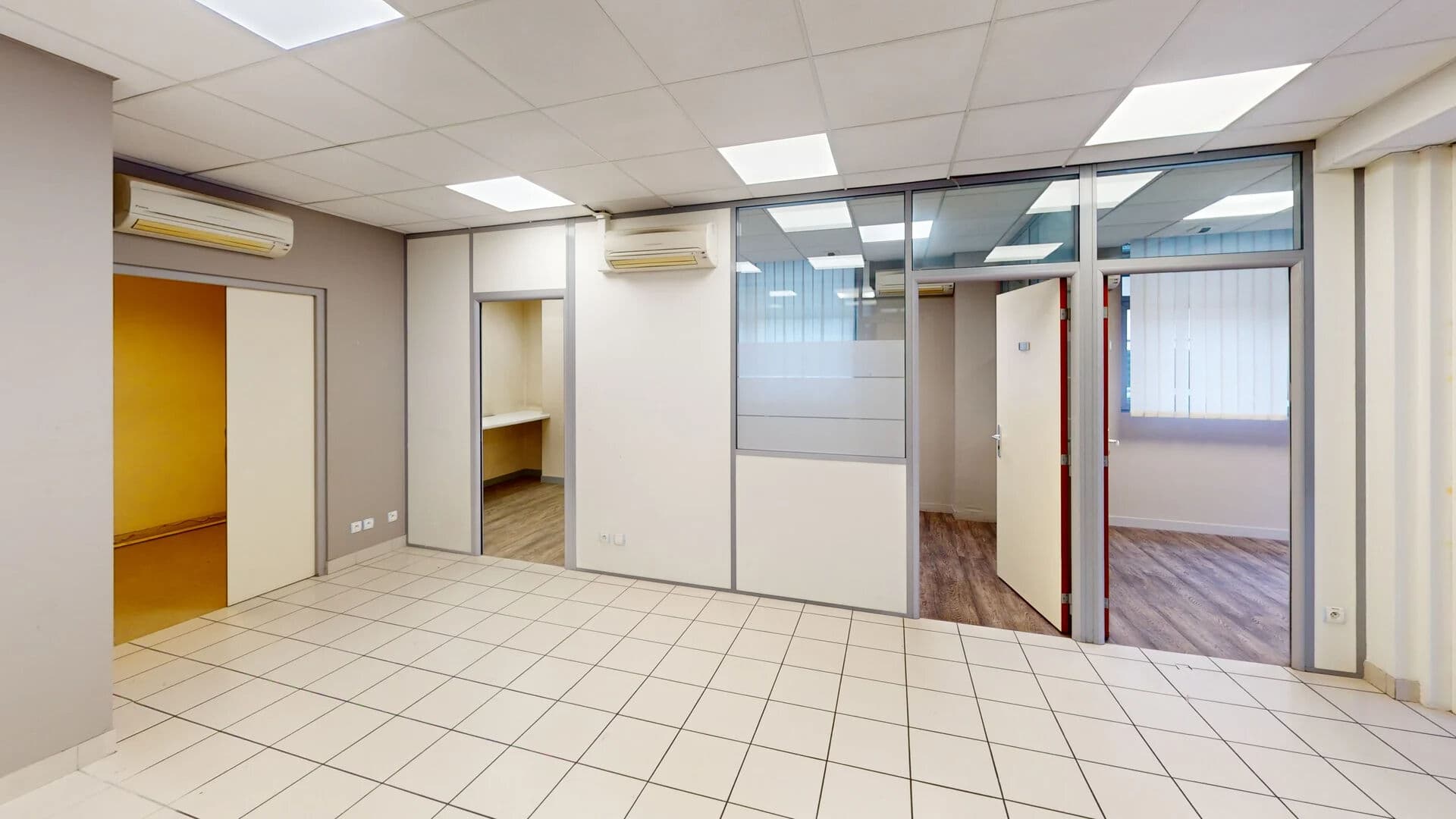 Local commercial 126 m² — DOUBS — photo 1