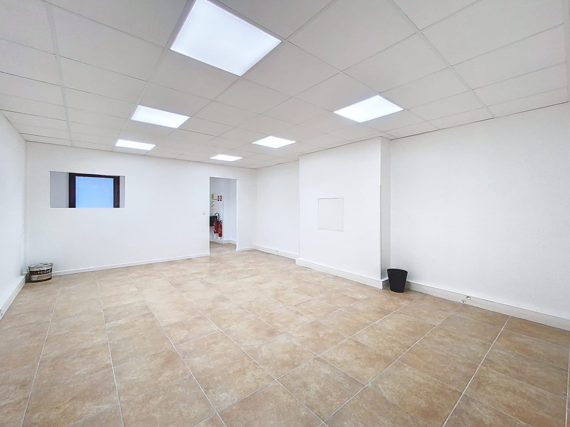 Local commercial · 50 m² · Location — photo 3