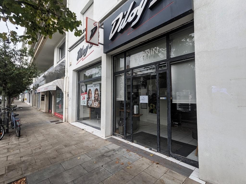 Local commercial · 94 m² · Location — photo 1