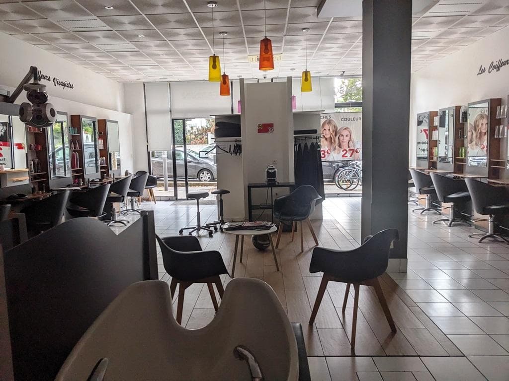 Local commercial · 94 m² · Location — photo 2