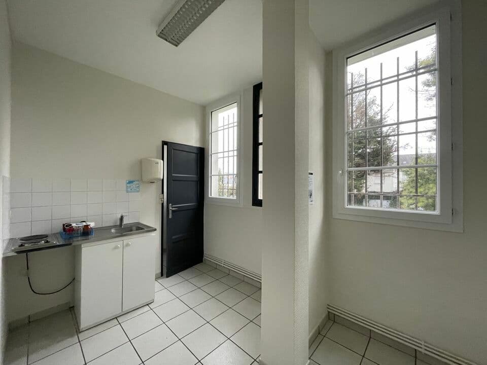 Local commercial · 43 m² · Location — photo 1