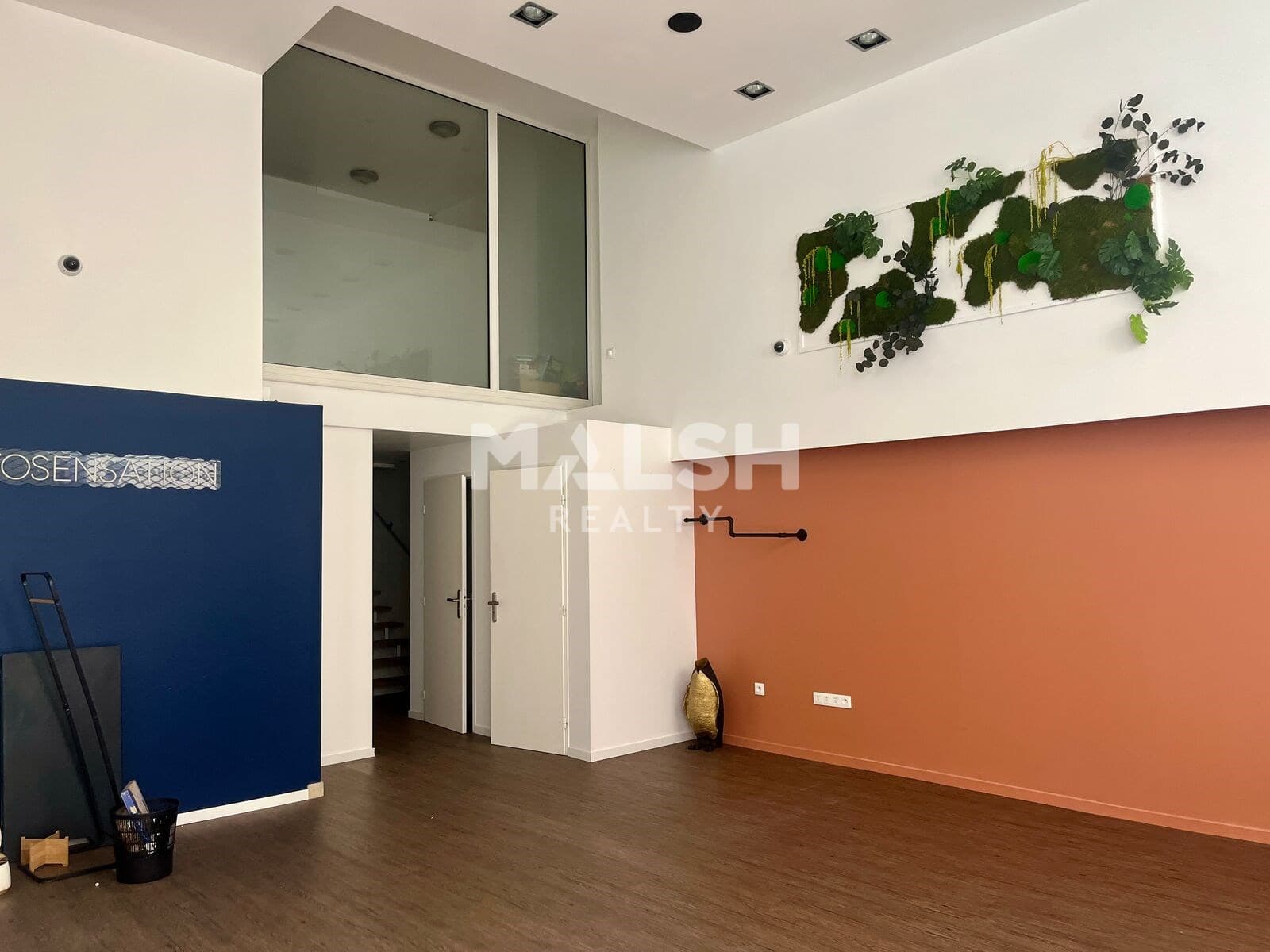 Local commercial · 151 m² · Location — photo 2