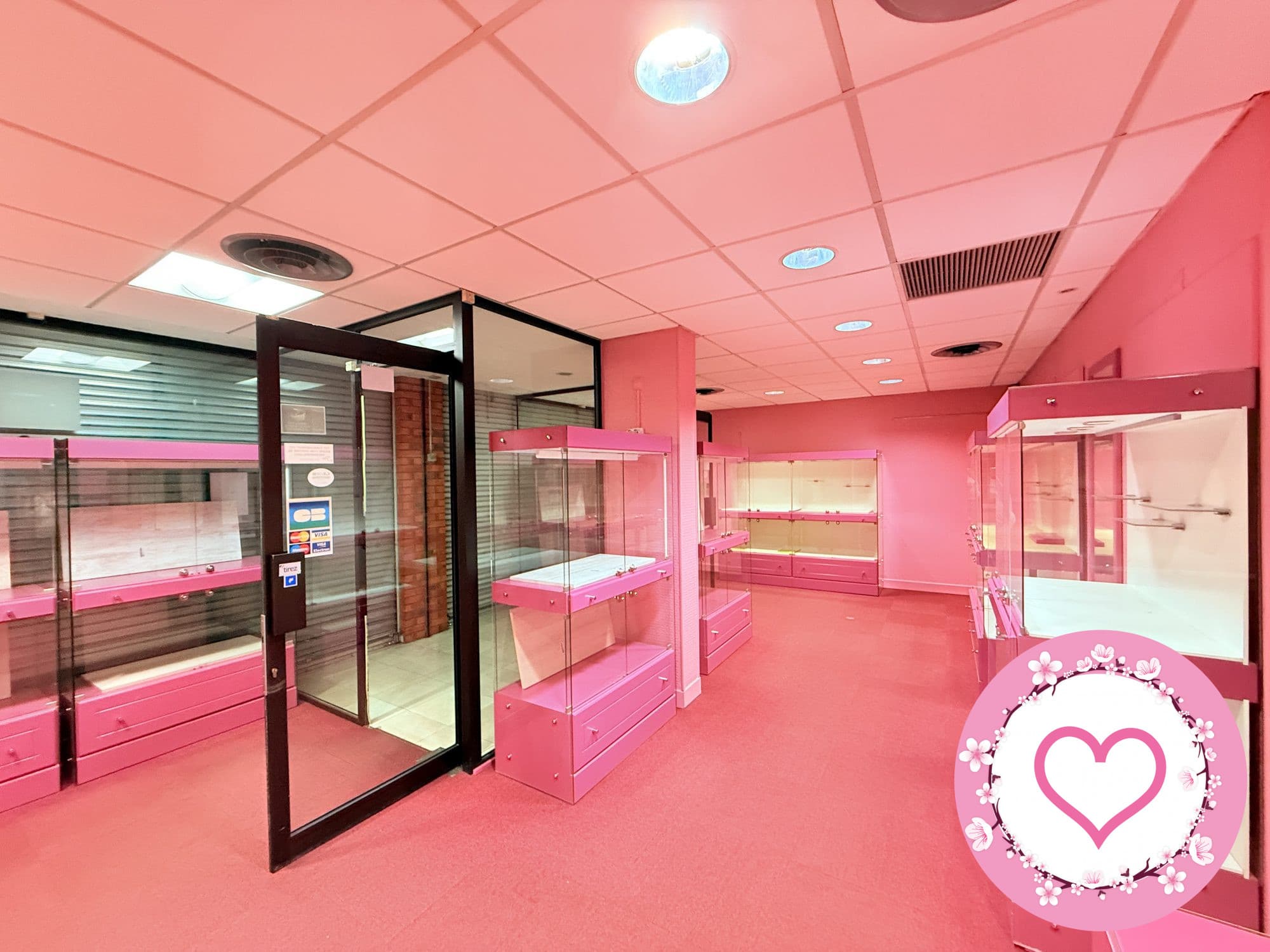 Local commercial · 68 m² · Location — photo 1