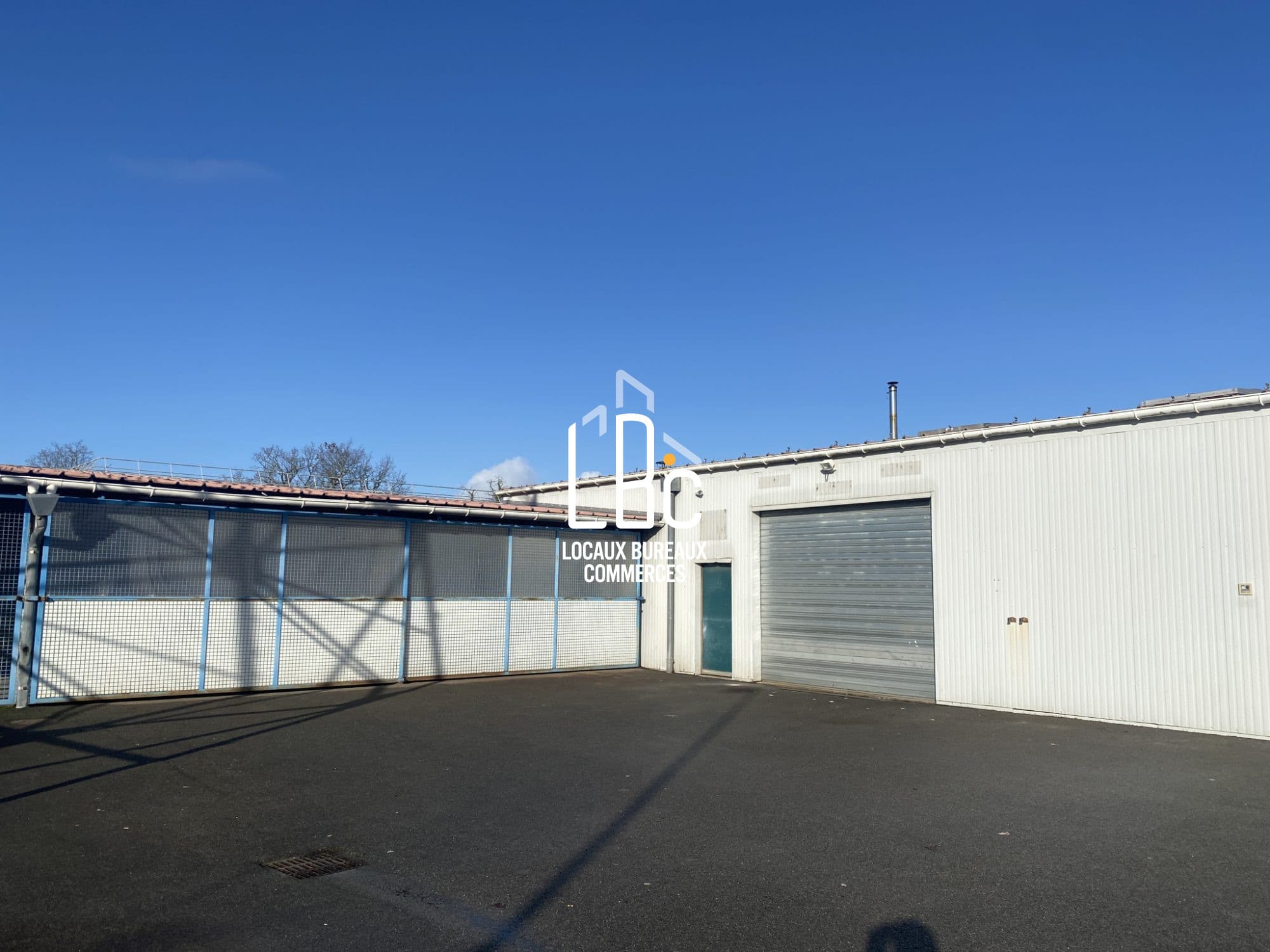 Local commercial · 568 m² · Location — photo 3