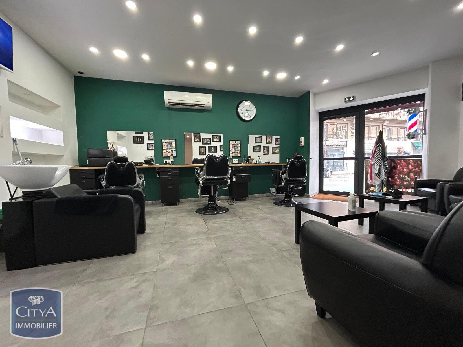 Local commercial 30 m² — AVIGNON — photo 1