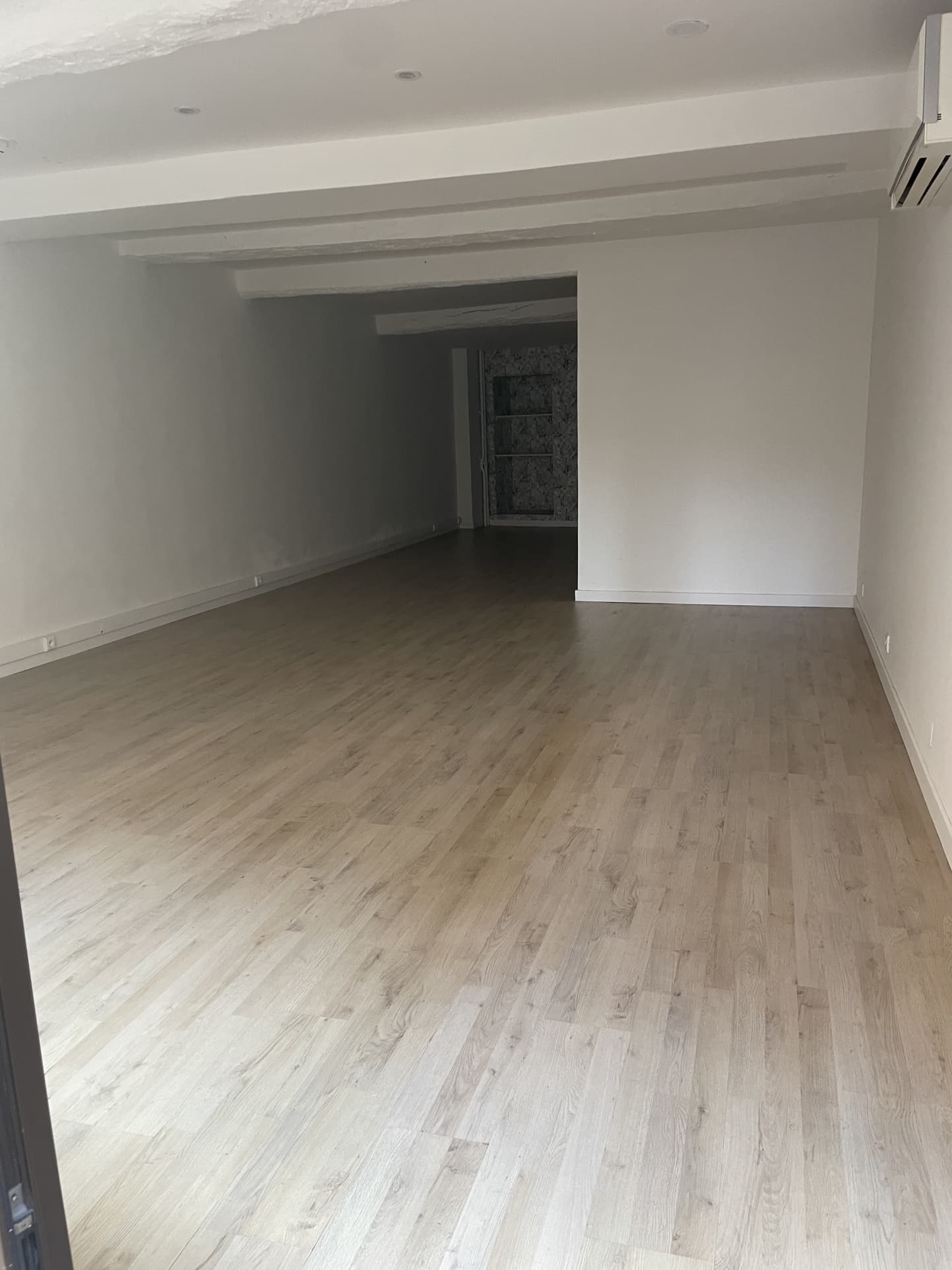 Local commercial 45 m² — FREJUS — photo 1