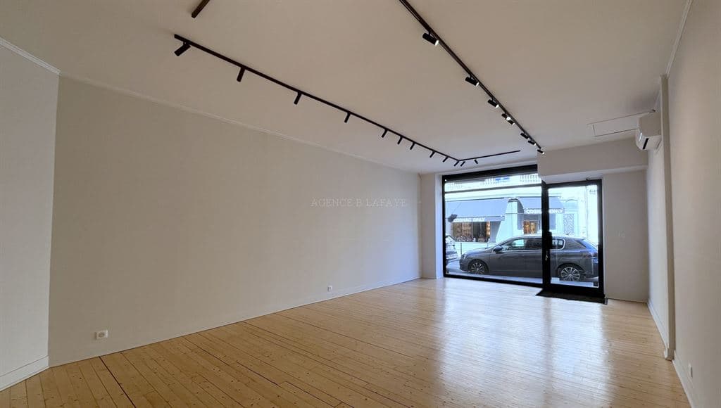 Local commercial · 56 m² · Location — photo 2