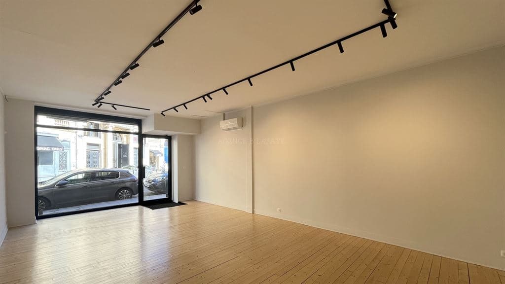 Local commercial · 56 m² · Location — photo 3