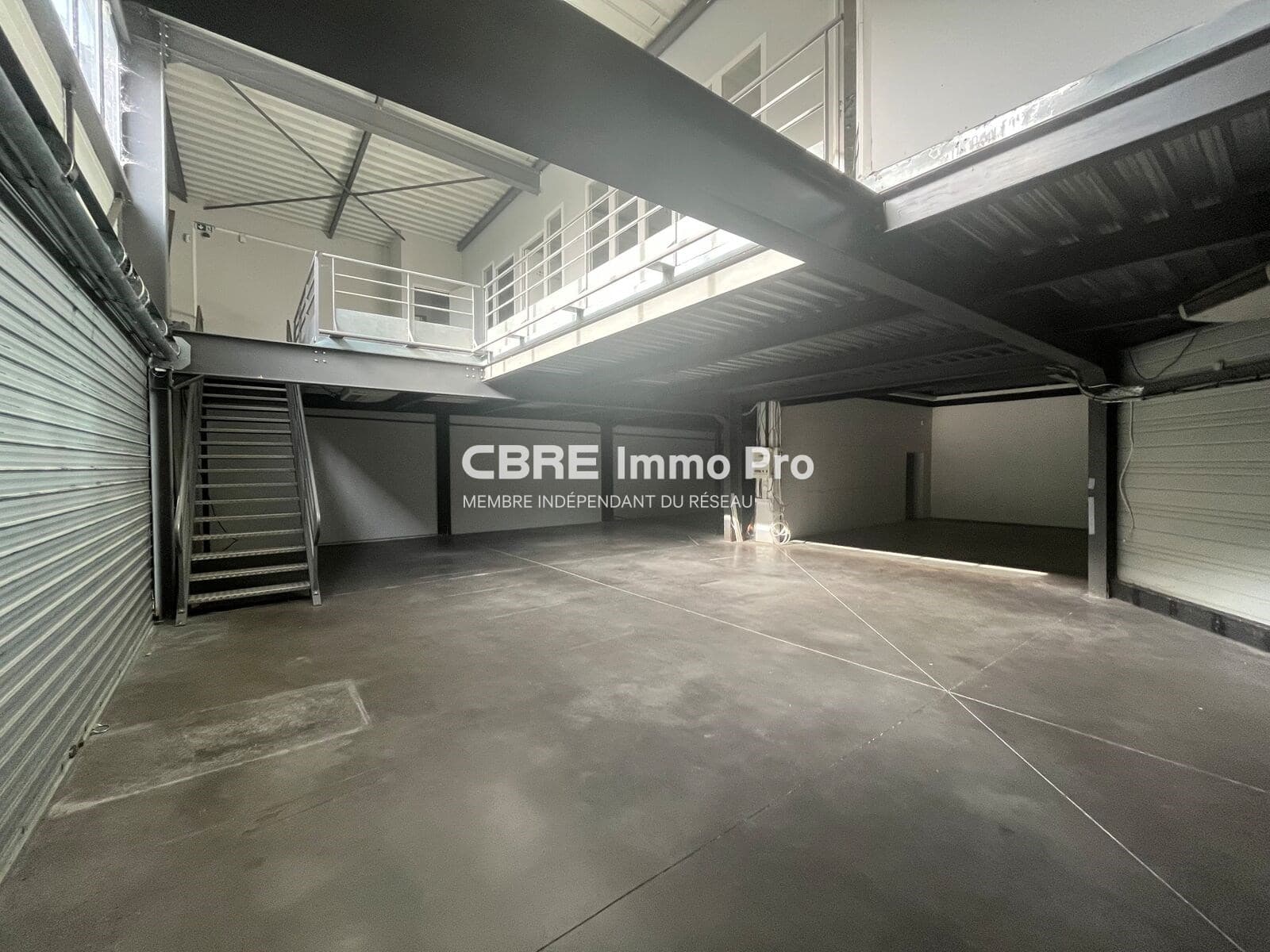 Local commercial 520 m² — VIENNE — photo 1