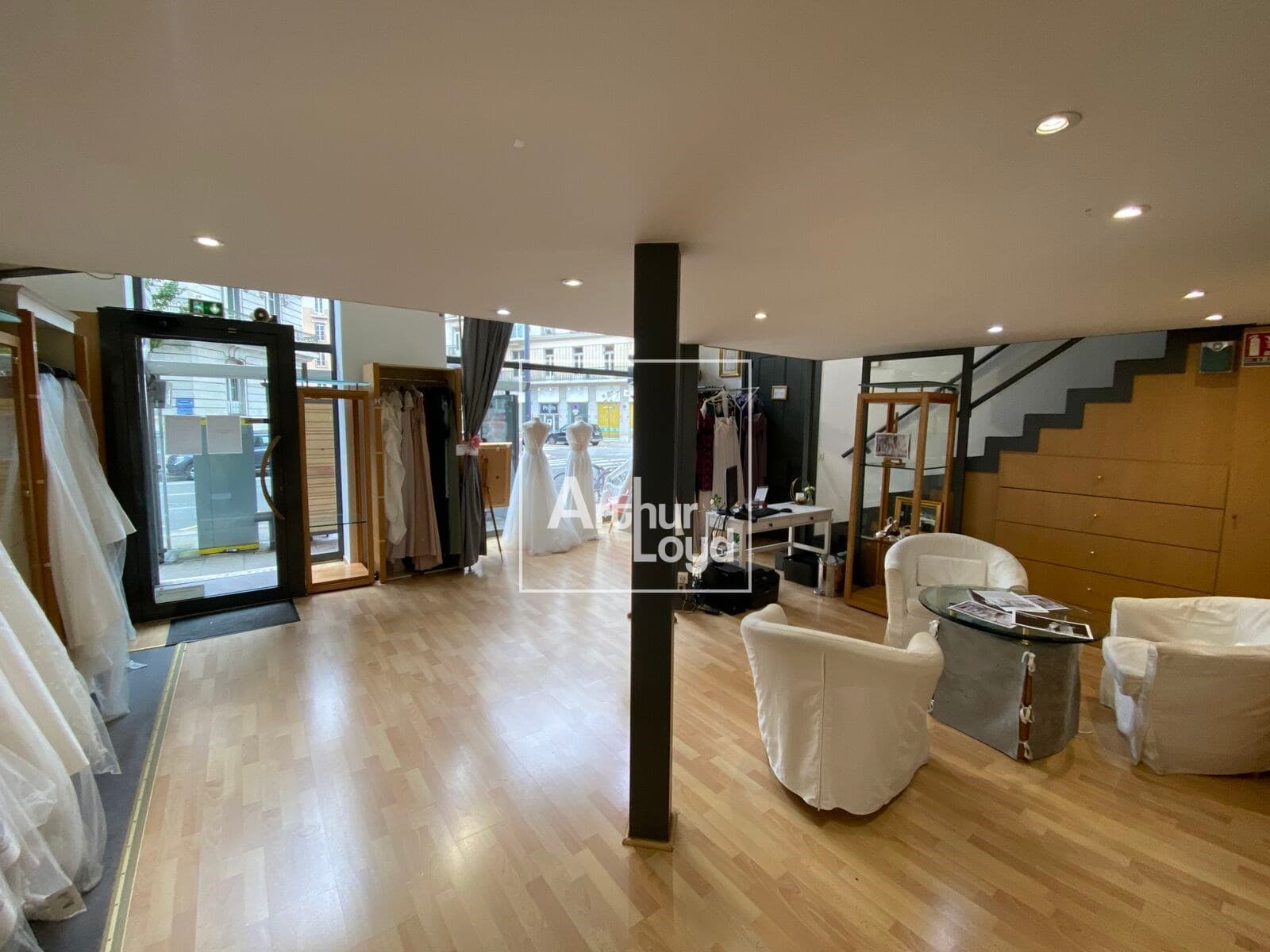 Local commercial · 140 m² · Location — photo 3