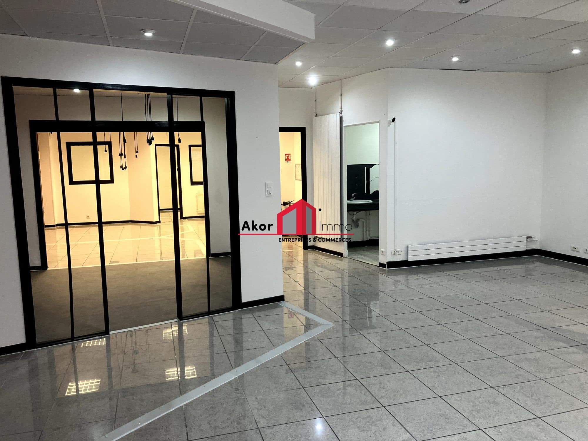 Local commercial 105 m² — AUXERRE — photo 1