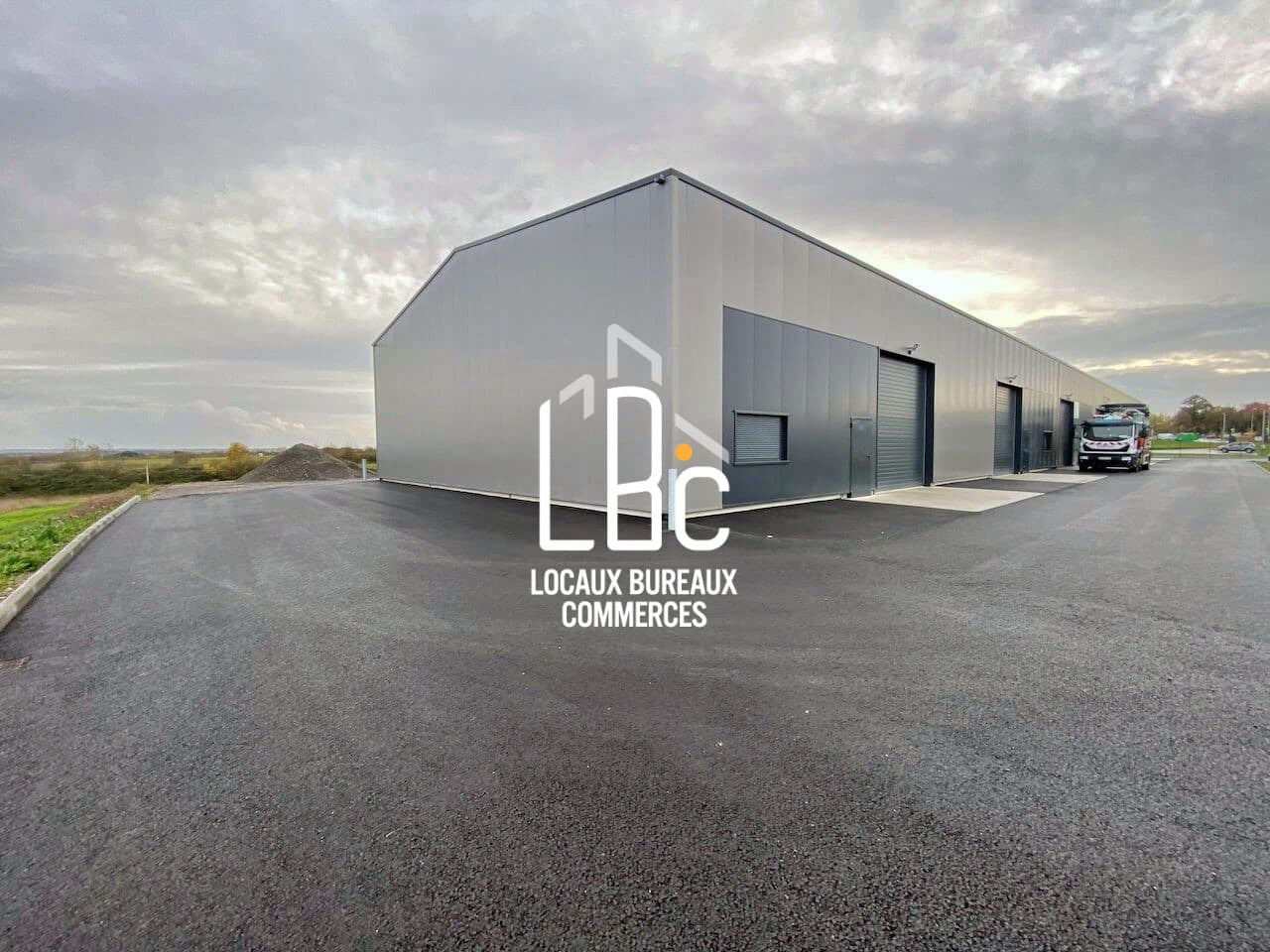 Local commercial · 330 m² · Location — photo 1